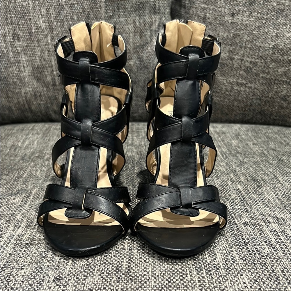 Bonnibel Black Heeled Shoes with Sleek Design